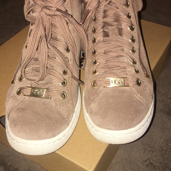 UGG BOOTIES - Picture 6 of 7